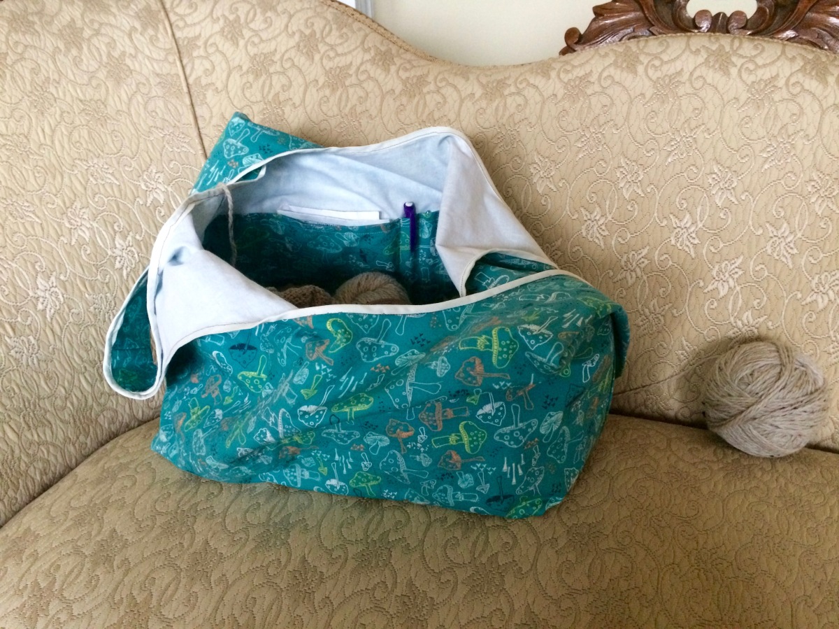 The Grainline Stowe Bag…aka Mama’s got a brand new (project) bag! | liz-o-matic